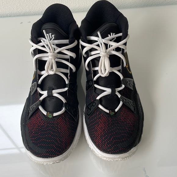 Kyrie 7 - Picture 1 of 8